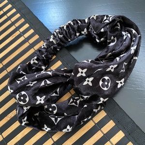 New black floral knotted headband